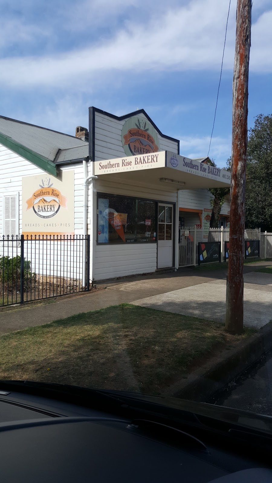 Southern Rise Bakery | bakery | 34 Hoddle St, Robertson NSW 2577, Australia | 0248852345 OR +61 2 4885 2345