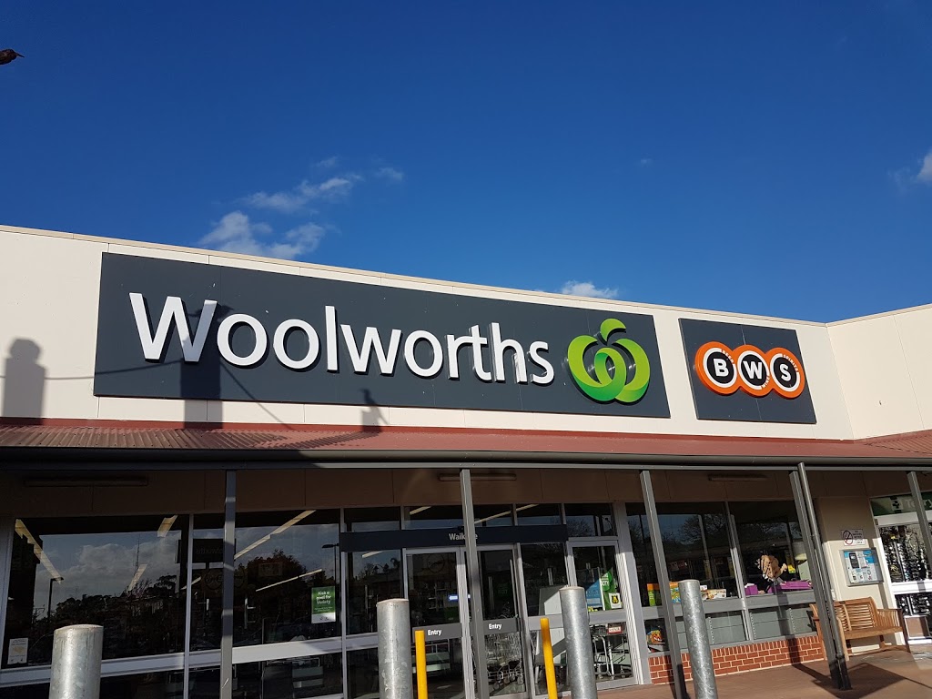 Woolworths Waikerie | supermarket | 3 White St, Waikerie SA 5330, Australia | 0885422200 OR +61 8 8542 2200