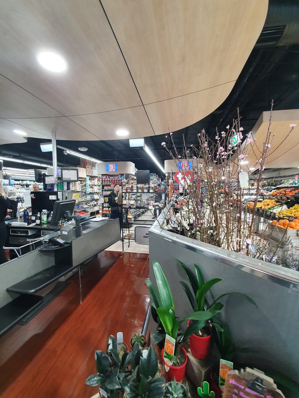 Renaissance Hawthorn Square IGA Plus Liquor | grocery or supermarket | 102 Burwood Rd, Hawthorn VIC 3122, Australia | 0398188503 OR +61 3 9818 8503