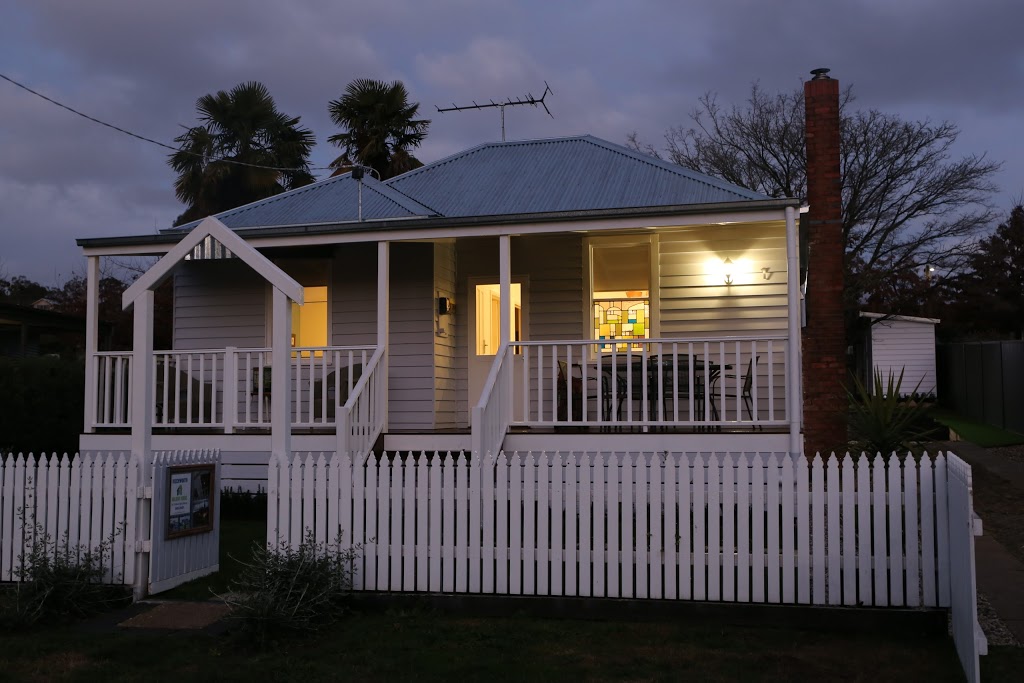 Beechworth Holiday House | lodging | 1 John Cres, Beechworth VIC 3747, Australia | 0409284110 OR +61 409 284 110