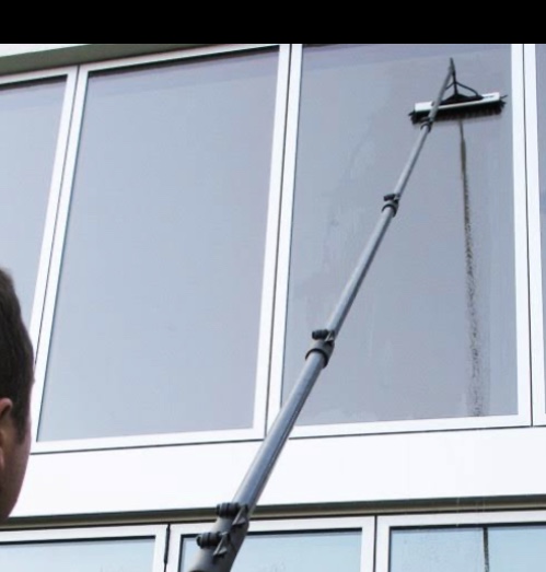 Commando window cleaning | 402 Scoresby Rd, Ferntree Gully VIC 3156, Australia | Phone: 0436 396 853