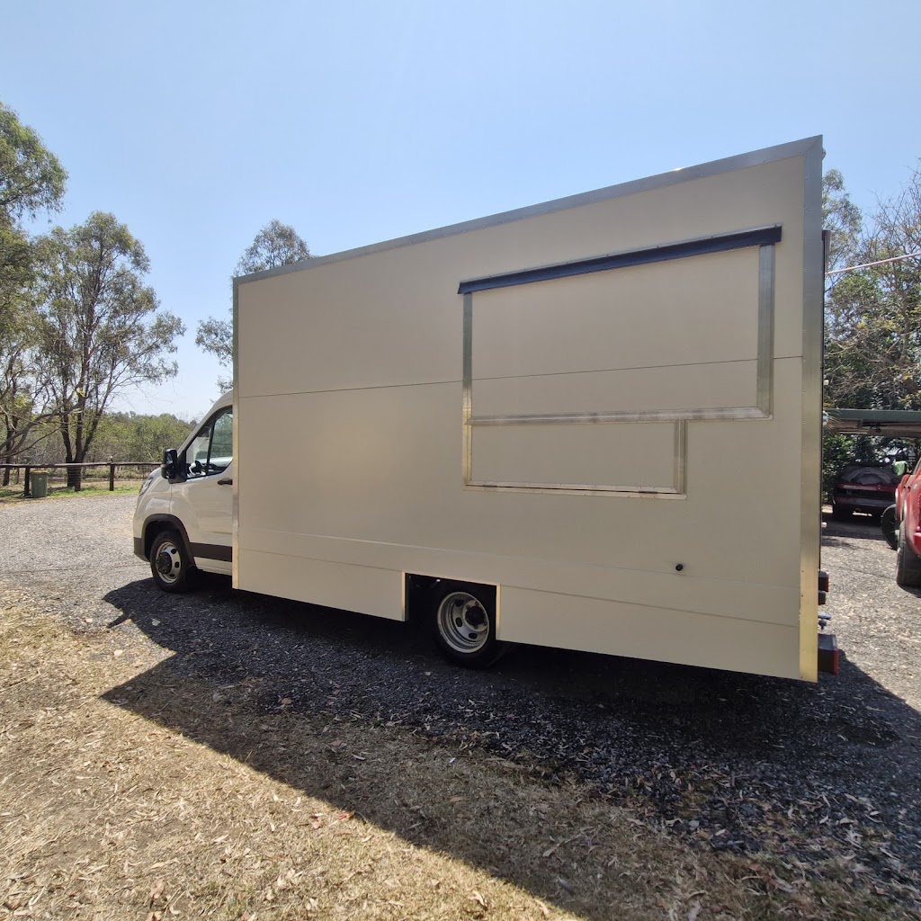 OLD SKOOL MOBILE CAR WASH & DETAILING | 12 Calendula Ct, Regency Downs QLD 4341, Australia | Phone: 0434 992 845