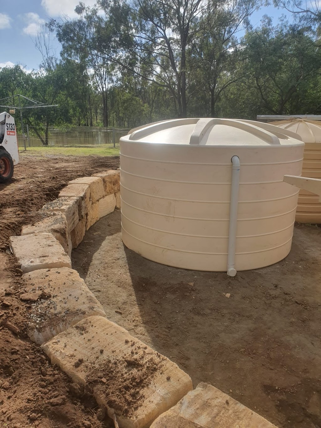 One Man Band Bobcat & Tipper | 1922 Forest Hill Fernvale Rd, Mount Tarampa QLD 4311, Australia | Phone: 0473 873 340