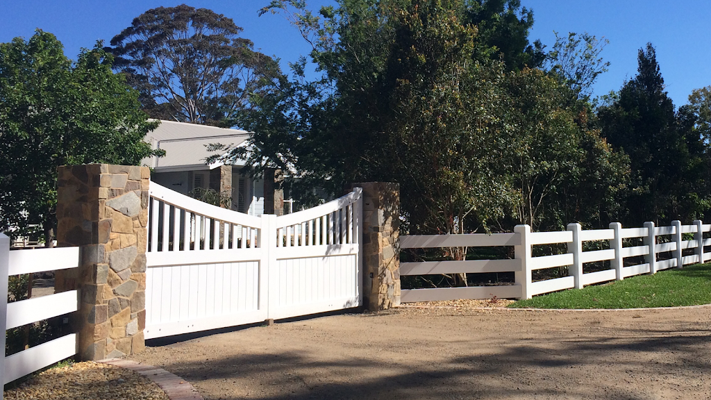 Peninsula Timber Gates | 15 Mcilroys Rd, Red Hill VIC 3937, Australia | Phone: 0431 392 678