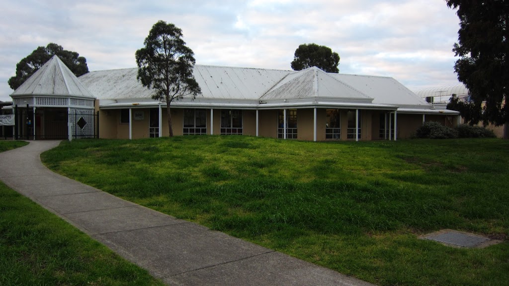 Mill Park Heights Child Care Centre & Kindergarten | school | 31 Morang Dr, Mill Park VIC 3082, Australia | 0394367063 OR +61 3 9436 7063