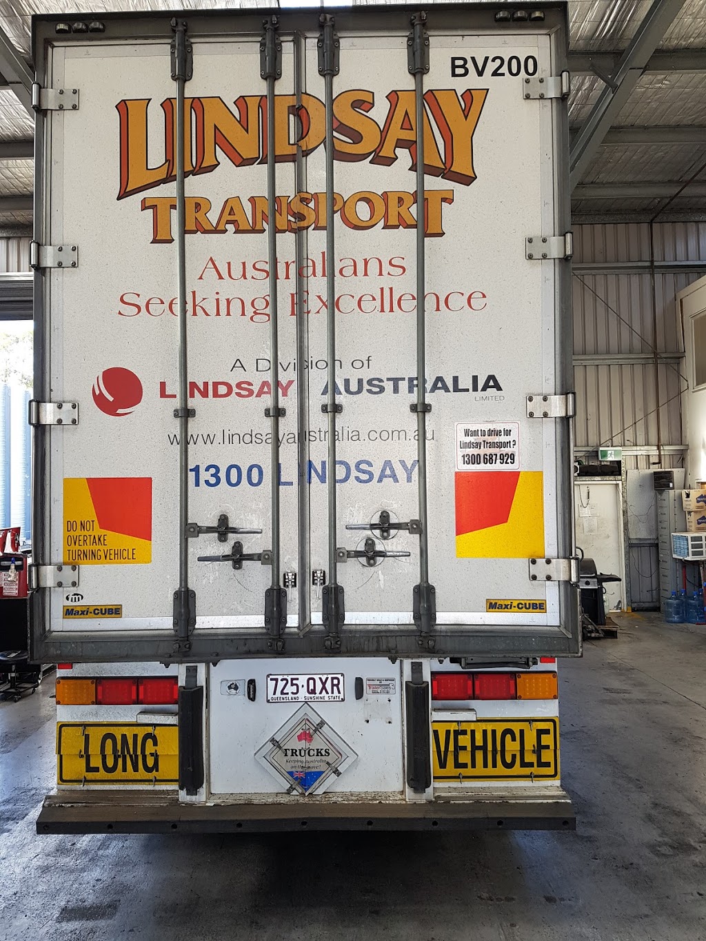 Lindsay Transport | moving company | 28-40 Vella Dr, Sunshine West VIC 3020, Australia | 0383797100 OR +61 3 8379 7100