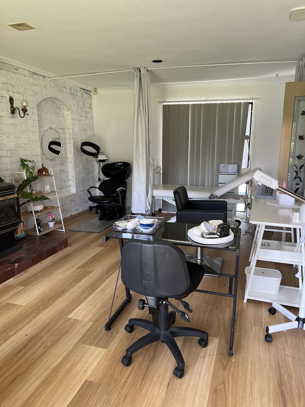 Akme Beauty Service | 43 Logan St, Eglinton NSW 2795, Australia | Phone: 0415 359 644