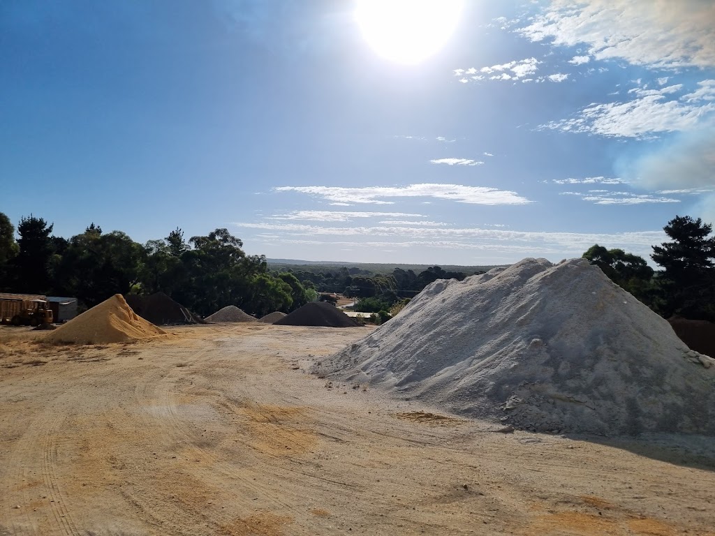 SMYTHESDALE SAND AND SOIL | 126 Brooke St, Smythesdale VIC 3351, Australia | Phone: 0489 071 944