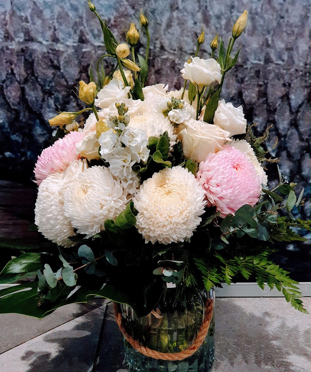 Greensborough Flowers | florist | 25 Main St, Greensborough VIC 3088, Australia | 0394328400 OR +61 3 9432 8400