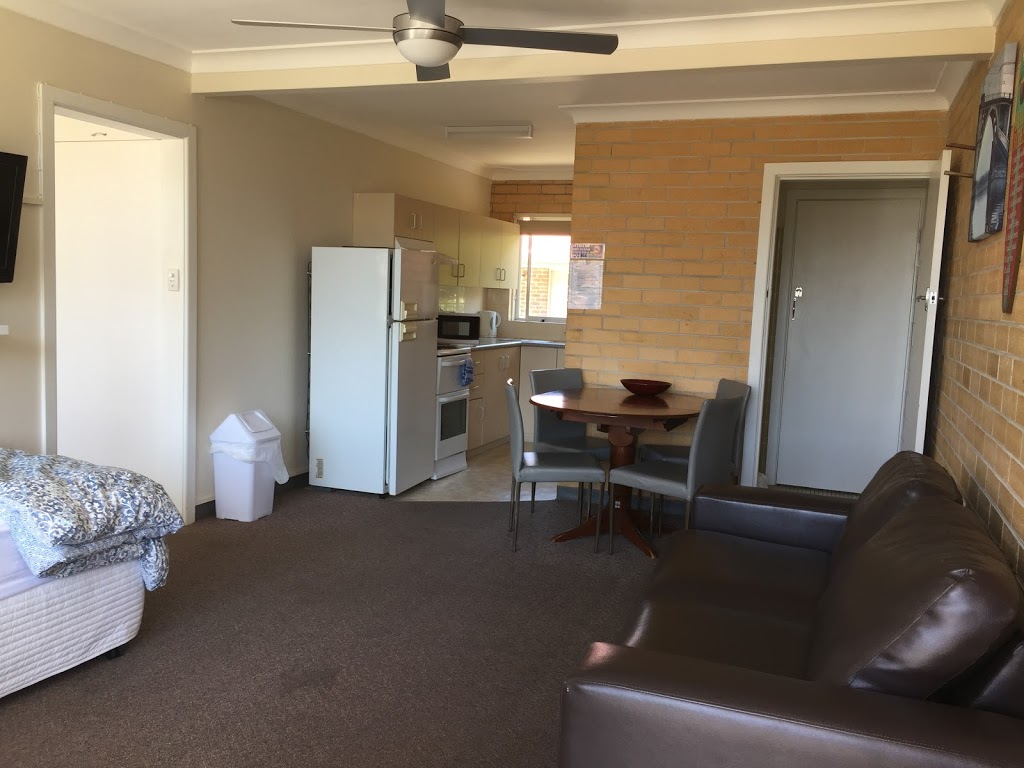 Wards Holiday Flats | lodging | 4 Memorial Ave, South West Rocks NSW 2431, Australia | 0265666369 OR +61 2 6566 6369