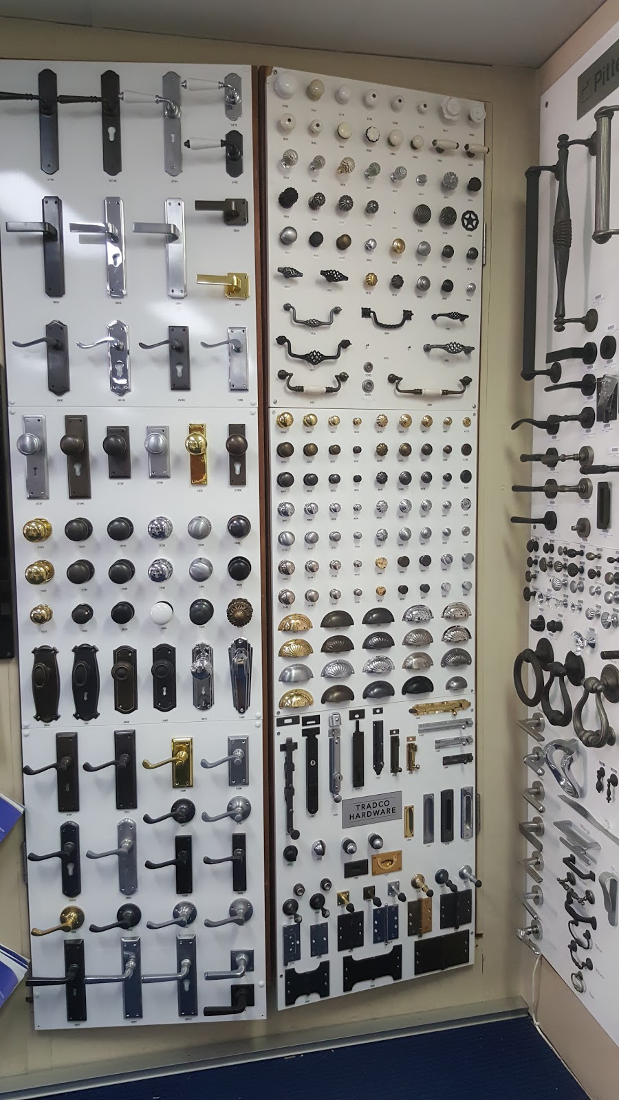 Avoca Beach Architectural Hardware and Locksmiths | locksmith | 177 Avoca Dr, Avoca Beach NSW 2251, Australia | 0243821286 OR +61 2 4382 1286