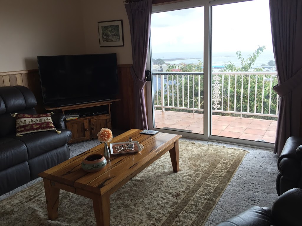 Penguin Seaside Homestay | 12 Kentish St, Penguin TAS 7316, Australia | Phone: 0438 155 545