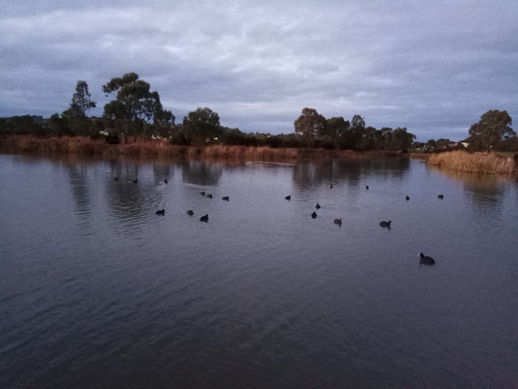 Hendersons Creek Wetlands | park | 2C The Lakes Blvd, South Morang VIC 3752, Australia | 0394010539 OR +61 3 9401 0539