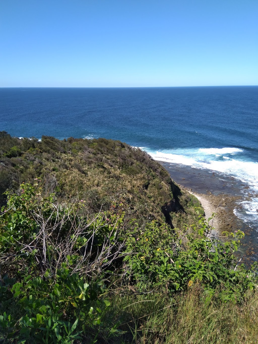 Crackneck Lookout | Wyrrabalong Coastal Walk, Bateau Bay NSW 2261, Australia | Phone: (02) 4972 9000