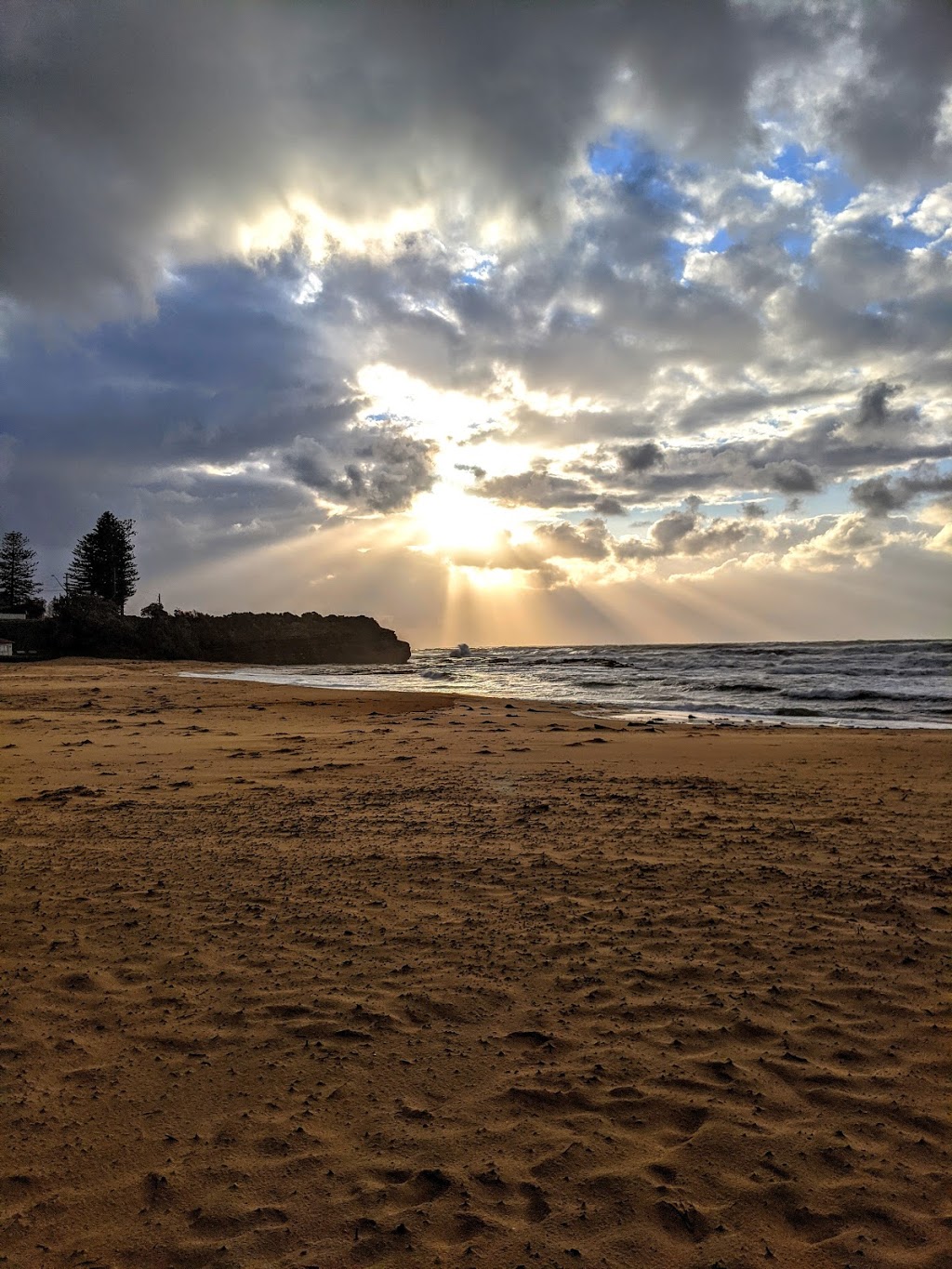 Austinmer Surf Life Saving Club |  | Lawrence Hargrave Dr, Austinmer NSW 2515, Australia | 0242685680 OR +61 2 4268 5680