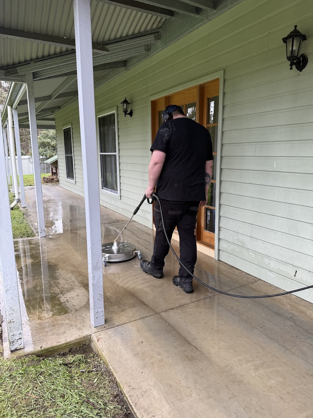 Gardners AquaShine Pressure Washing | 4 Somerville Cl, Armidale NSW 2350, Australia | Phone: 0493 662 824