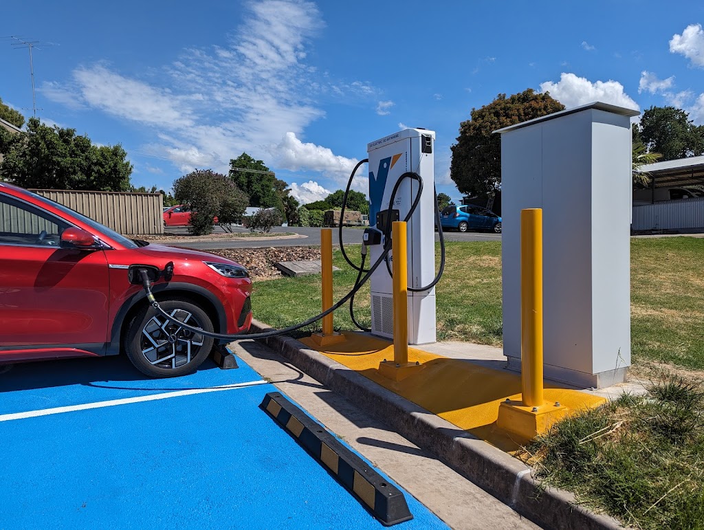Evie Charging Station | 19 Hanson St, Corryong VIC 3707, Australia | Phone: 1300 463 843