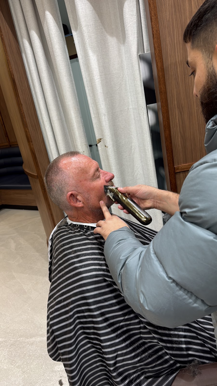 The Barbers Lounge Sydney | SYD Terminal 1, International Terminal 1 Arrivals, Mascot NSW 2020, Australia | Phone: 0487 857 685