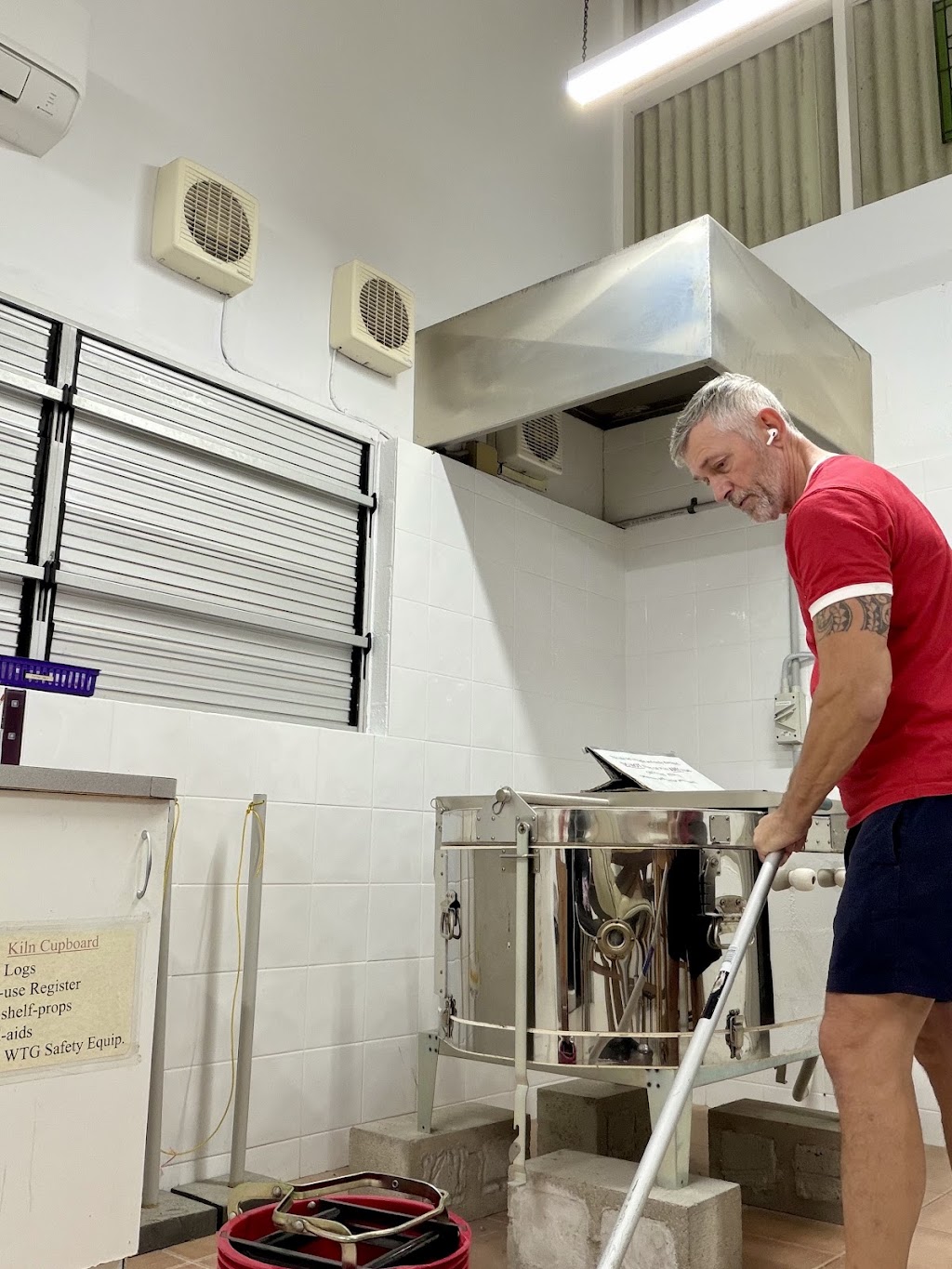 Thundersley Cleaning Company | 247 Freshwater Dr, Banksia Beach QLD 4507, Australia | Phone: 0450 116 517