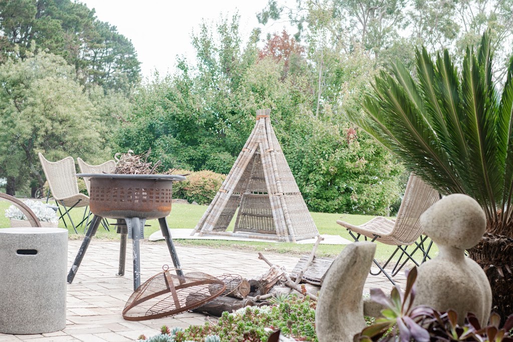 Luxe Homestay 1 to 4 Bedrooms // 6 OClock Shadows // Orbost | Duggans Rd, Orbost VIC 3888, Australia | Phone: 0434 230 530