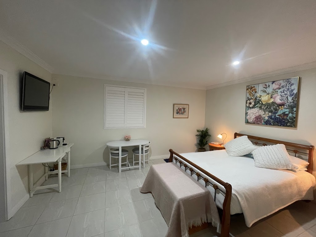 Taylor Street Bed & Breakfast | lodging | 80 Taylor St, Dumbleyung WA 6350, Australia | 0427530204 OR +61 427 530 204