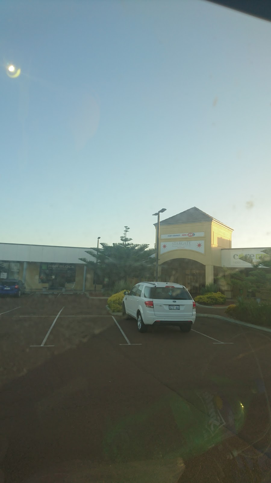 Stargate Shopping Centre Port Kennedy | 49 Chelmsford Ave, Port Kennedy WA 6172, Australia