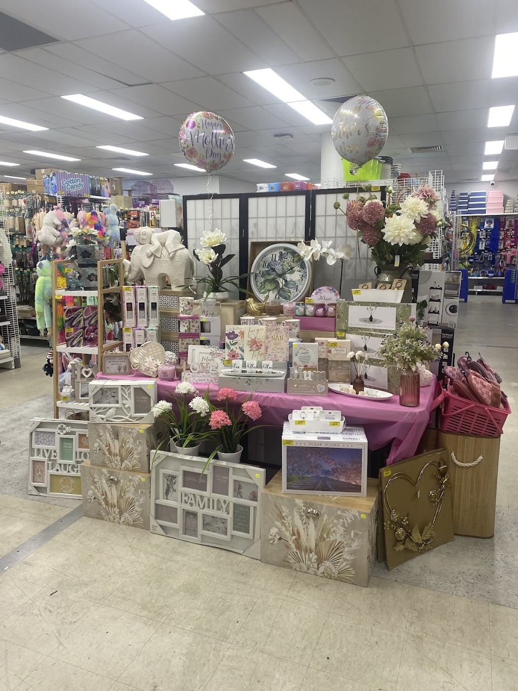 Price Busters Variety | Shop 8, Marketplace, 55/75 Braun St, Deagon QLD 4017, Australia | Phone: (07) 3869 1224