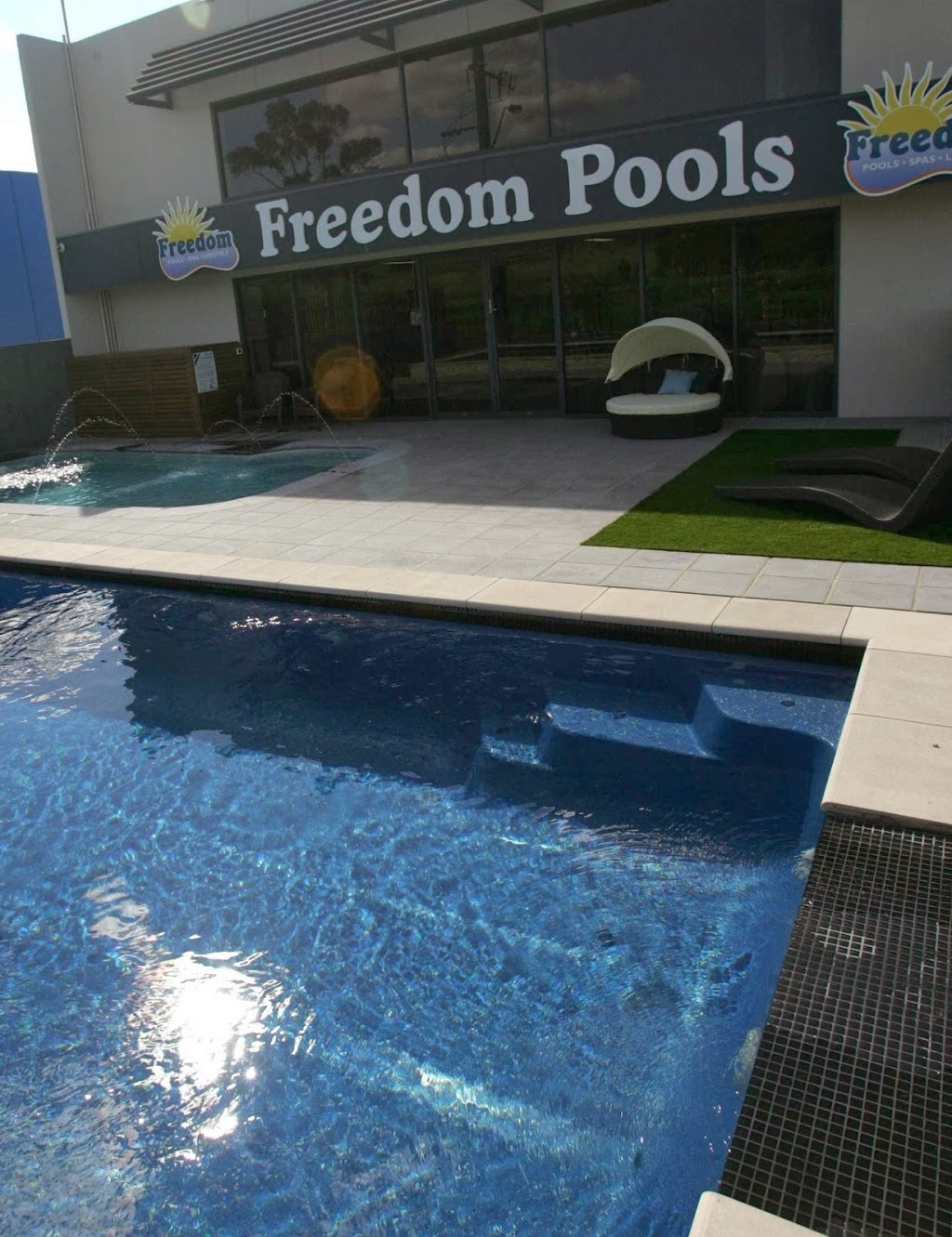 Freedom Pools & Spas Riverina | furniture store | 77 Copland St, Wagga Wagga NSW 2650, Australia | 0269710818 OR +61 2 6971 0818