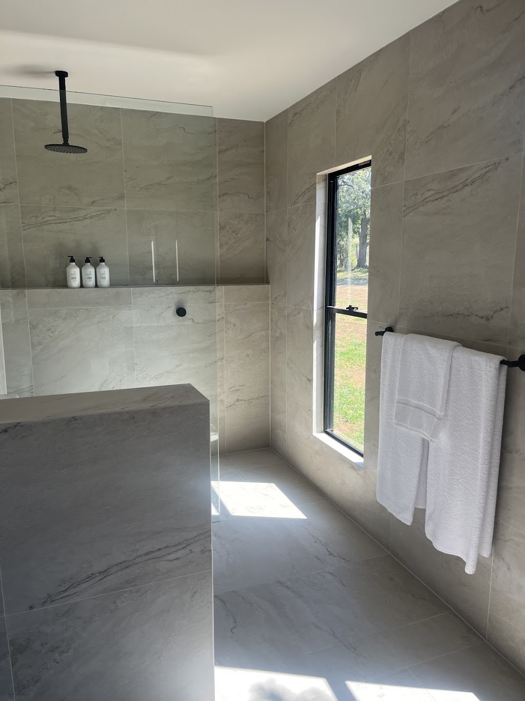Bellevue House - Pokolbin Farm Stay | 529 Oakey Creek Rd, Pokolbin NSW 2320, Australia | Phone: 0499 536 536