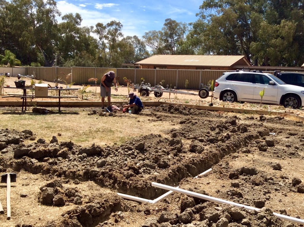 Murray Darling House Boats |  | 39 Wentworth St, Wentworth NSW 2648, Australia | 0413615422 OR +61 413 615 422