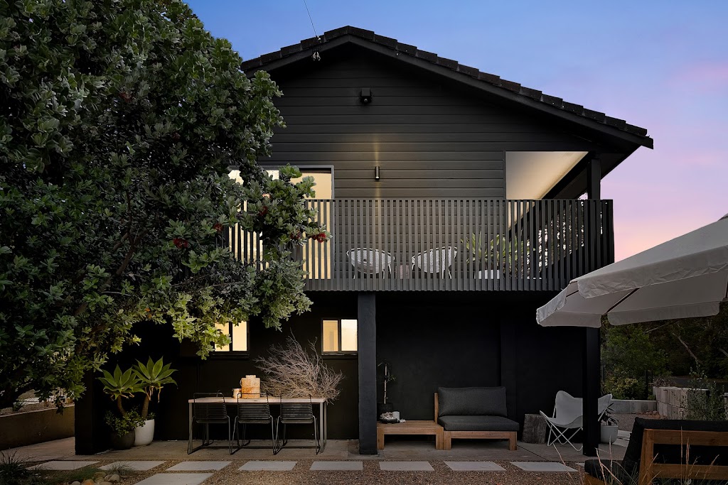 The Black Cockatoo | lodging | 1 Tulip St, Hyams Beach NSW 2540, Australia | 0435540377 OR +61 435 540 377
