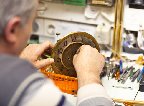 Tinonee Clock Repairs | 5 Hutchinson St, Tinonee NSW 2430, Australia | Phone: 0414 401 125