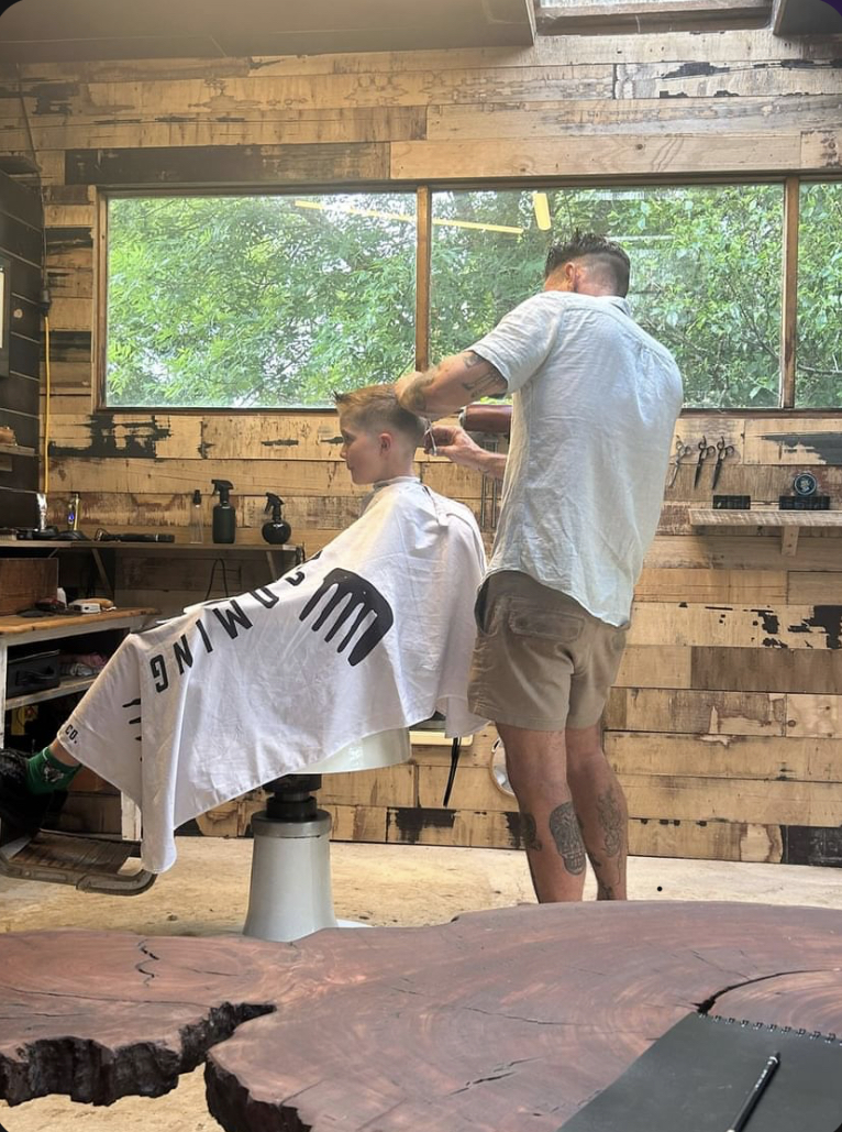 Barefoot Barber | Corner of Ellis rd and, 115 Giacomettis Ln, Coomoora VIC 3461, Australia | Phone: 0429 595 098