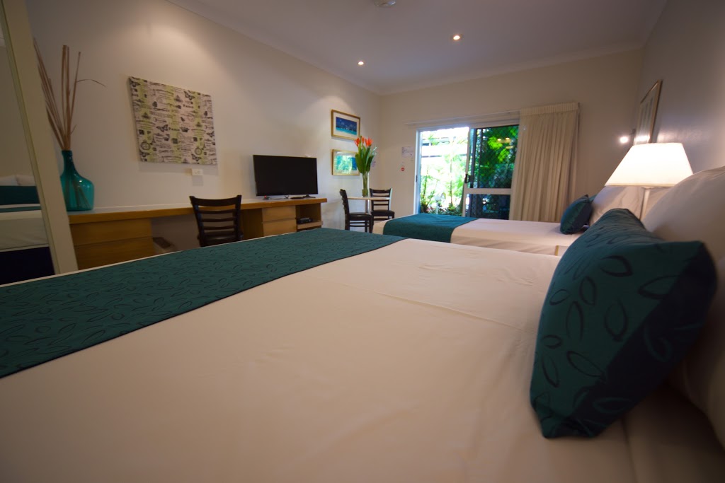 Lazy Lizard Motor Inn | 121 Davidson St, Port Douglas QLD 4877, Australia | Phone: (07) 4099 5900