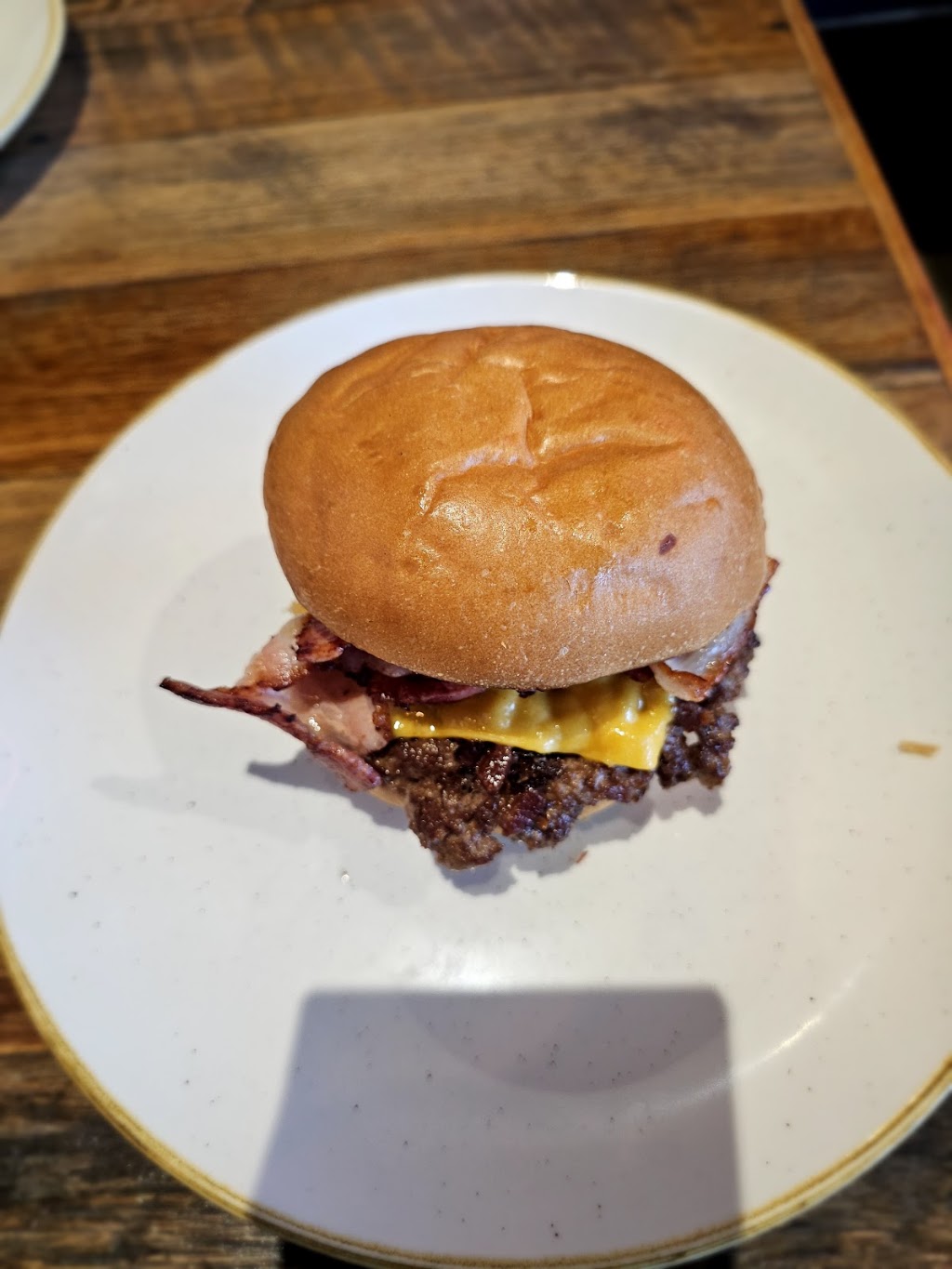 Burger Urge (Andergrove) | Village Shopping Centre, 1/23 Oak St, Andergrove QLD 4740, Australia | Phone: (07) 4962 3002