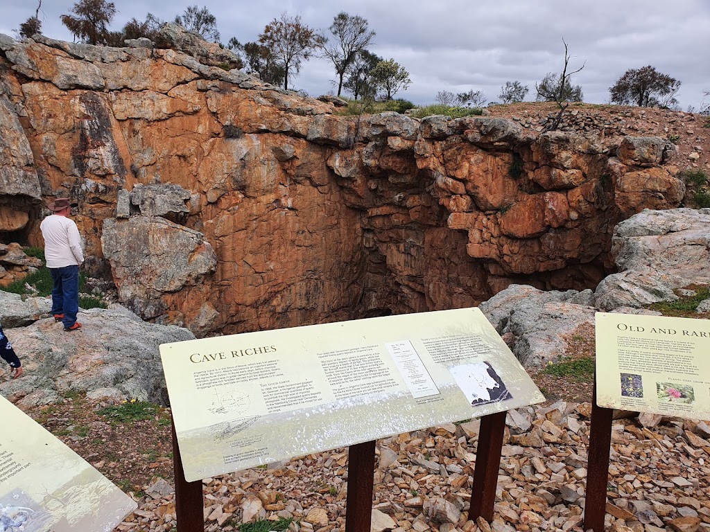 Jingemia Cave | tourist attraction | LOT 350 Eagle Hill Rd, Watheroo WA 6513, Australia | 0896886000 OR +61 8 9688 6000