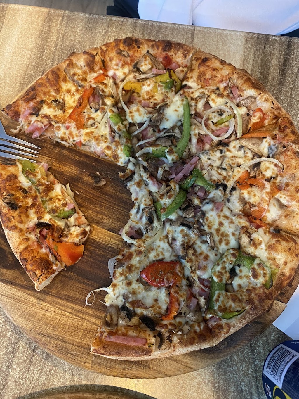Elukas Pizza | 1613 Ocean Dr, Lake Cathie NSW 2445, Australia | Phone: (02) 6585 5566
