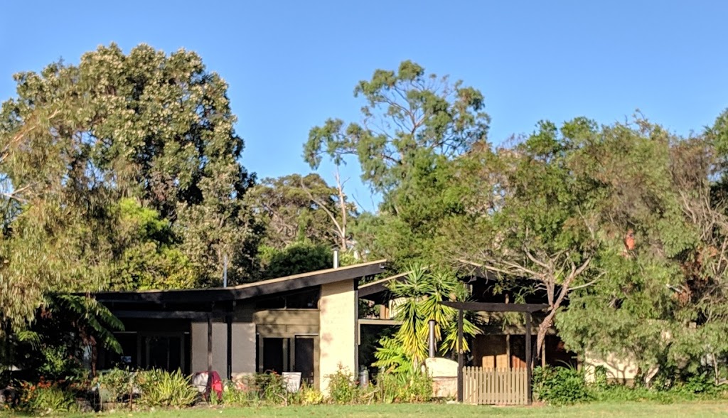 Lin Cottage | 8 Mortimer St, Mallacoota VIC 3892, Australia | Phone: (03) 5158 0600