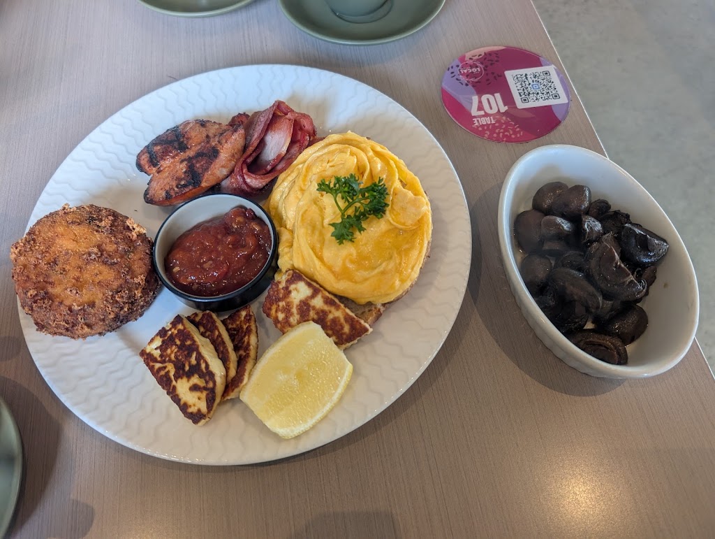 The Local Eatery Cafe, Bar & Restaurant | Shop 6/40 Main St, Armstrong Creek VIC 3217, Australia | Phone: (03) 5264 7919