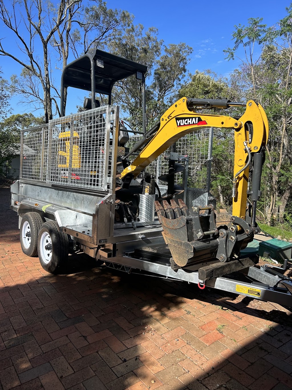 Hillview Digger Hire and Landscaping Services | 9 Hillview Cres, Bahrs Scrub QLD 4207, Australia | Phone: 0427 729 688