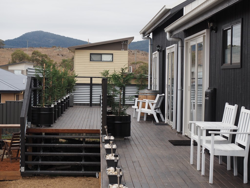 Oak & Barrel Luxury Accommodation Jindabyne Snowy Mountains NSW | lodging | 7 Twynam St, Jindabyne NSW 2627, Australia | 0264562216 OR +61 2 6456 2216