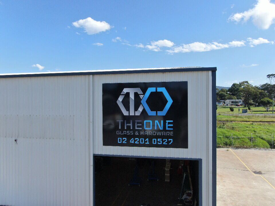 The One Glass and Hardware Pty Ltd | 11 Luso Dr, Unanderra NSW 2526, Australia | Phone: (02) 4201 0527