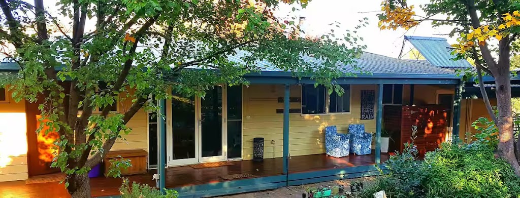 Mansfield Cottage and Studio | 65 Mt Battery Rd, Mansfield VIC 3722, Australia | Phone: 0419 307 509