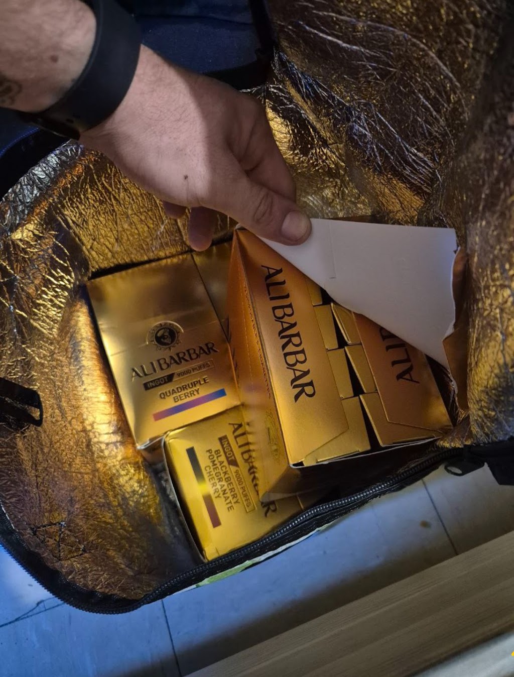 Vape and buds drop | Queen St, Brisbane City QLD 4000, Australia | Phone: 6 54 38 21 25