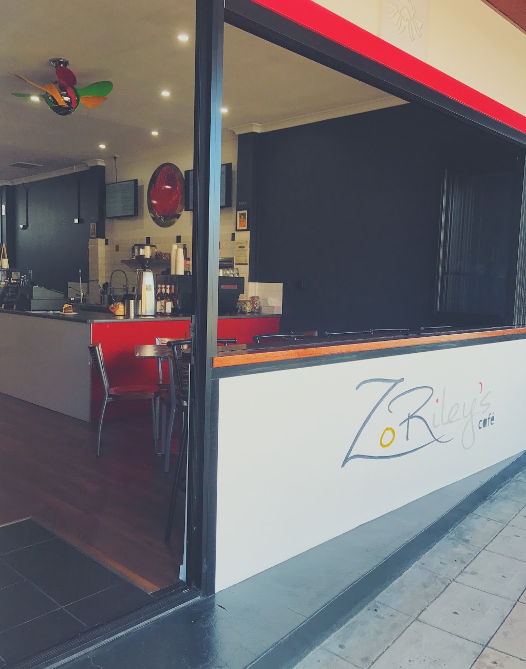 ZoRileys Cafe | 43 Station St, Waratah NSW 2298, Australia
