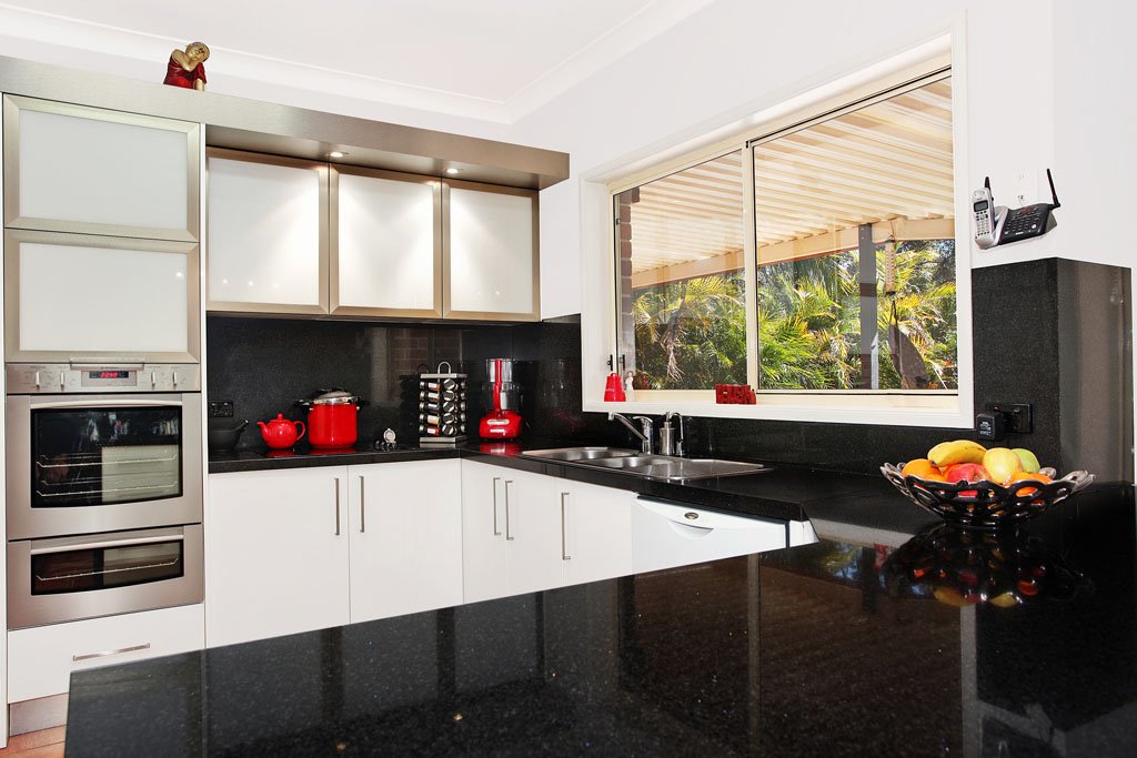 Waratah Kitchens | 2/213 N Rocks Rd, North Rocks NSW 2151, Australia | Phone: (02) 9630 4111