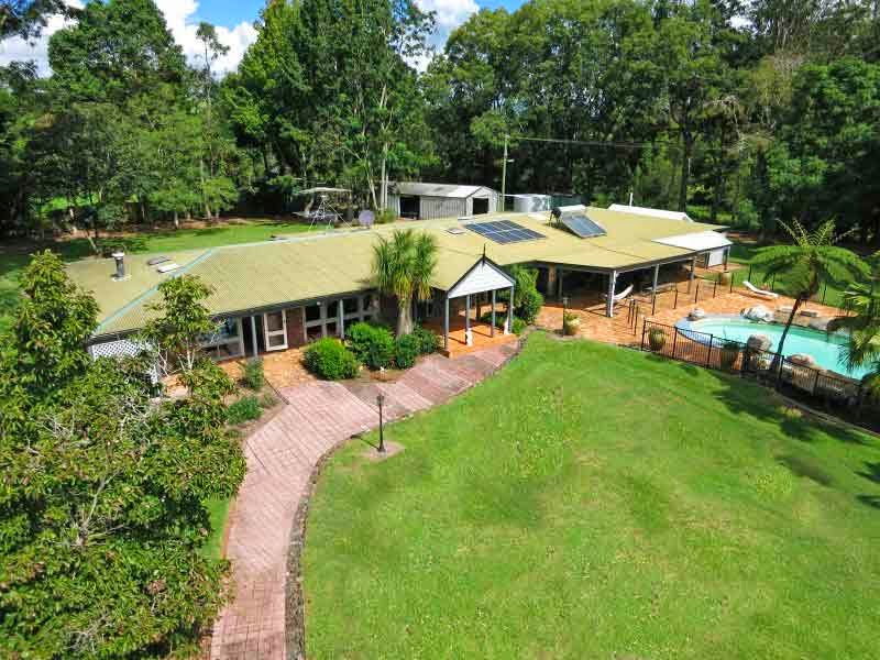McCarthy Lake House| Maleny Accommodation | House to rent | Room | lodging | 69 McCarthy Rd, Maleny QLD 4552, Australia | 0400771143 OR +61 400 771 143