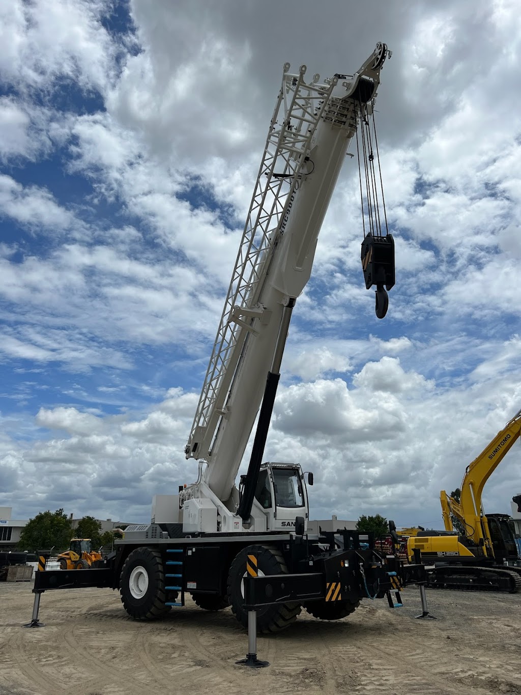 Empire Cranes | 14 Industrial Dr, Pakenham VIC 3810, Australia | Phone: 1300 986 955