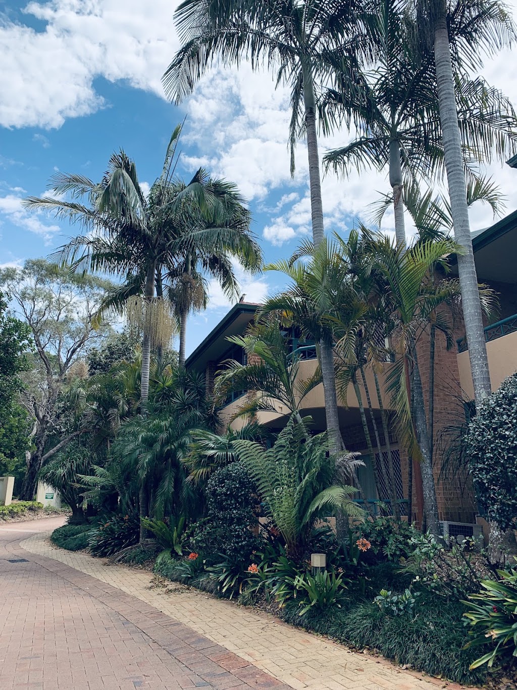 Tarragal Glen Manor Serviced Apartments | 6 Tarragal Glen Ave, Erina NSW 2250, Australia | Phone: (02) 4365 9700