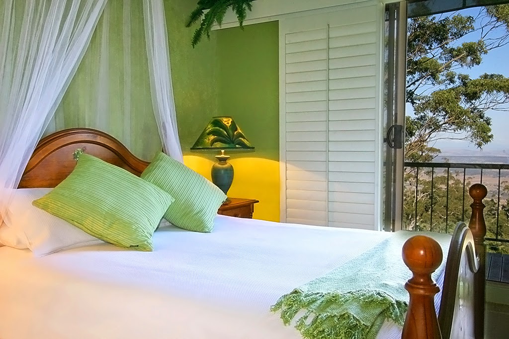 Avocado Sunset Bed & Breakfast | 186 Beacon Rd, Tamborine Mountain QLD 4272, Australia | Phone: (07) 5545 2365